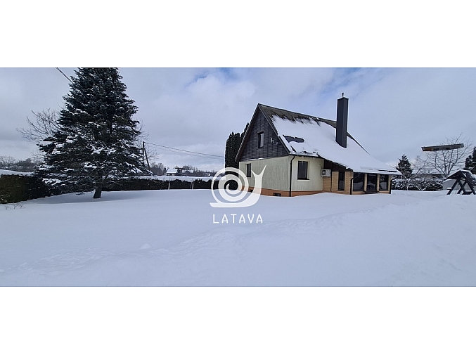 tvarkingas-jaukus-ir-priziuretas-namas-klausuciuose-su-vaizdu-i-tvenkini-2