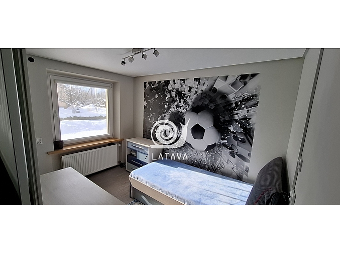 tvarkingas-jaukus-ir-priziuretas-namas-klausuciuose-su-vaizdu-i-tvenkini-11