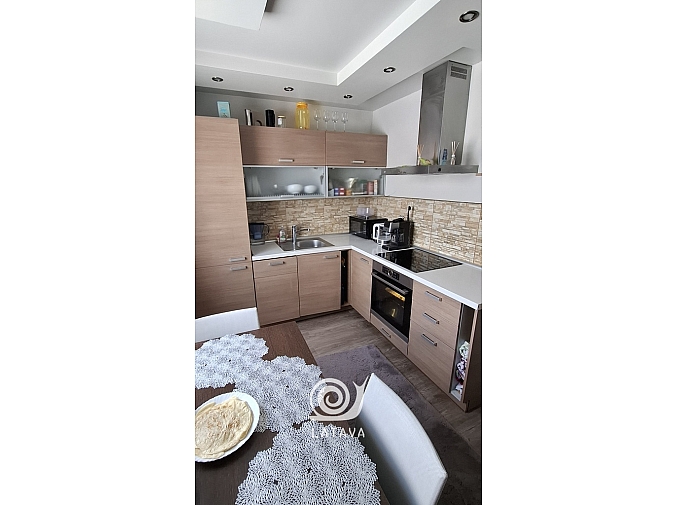 tvarkingas-jaukus-ir-priziuretas-namas-klausuciuose-su-vaizdu-i-tvenkini-14