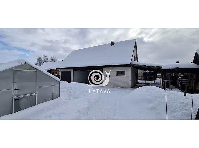 tvarkingas-jaukus-ir-priziuretas-namas-klausuciuose-su-vaizdu-i-tvenkini-3