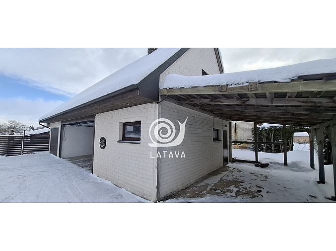 tvarkingas-jaukus-ir-priziuretas-namas-klausuciuose-su-vaizdu-i-tvenkini-4