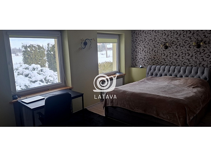 tvarkingas-jaukus-ir-priziuretas-namas-klausuciuose-su-vaizdu-i-tvenkini-8