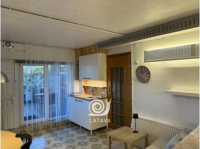 1-k-studijos-tipo-butas-nuosavam-name-su-atskirais-patogumais-ir-iejimu-2