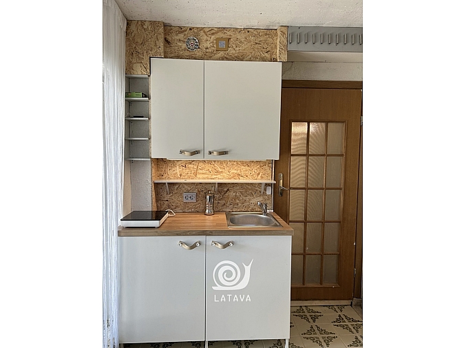 1-k-studijos-tipo-butas-nuosavam-name-su-atskirais-patogumais-ir-iejimu-4