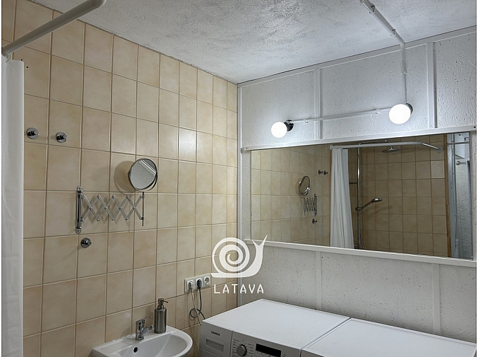 1-k-studijos-tipo-butas-nuosavam-name-su-atskirais-patogumais-ir-iejimu-8